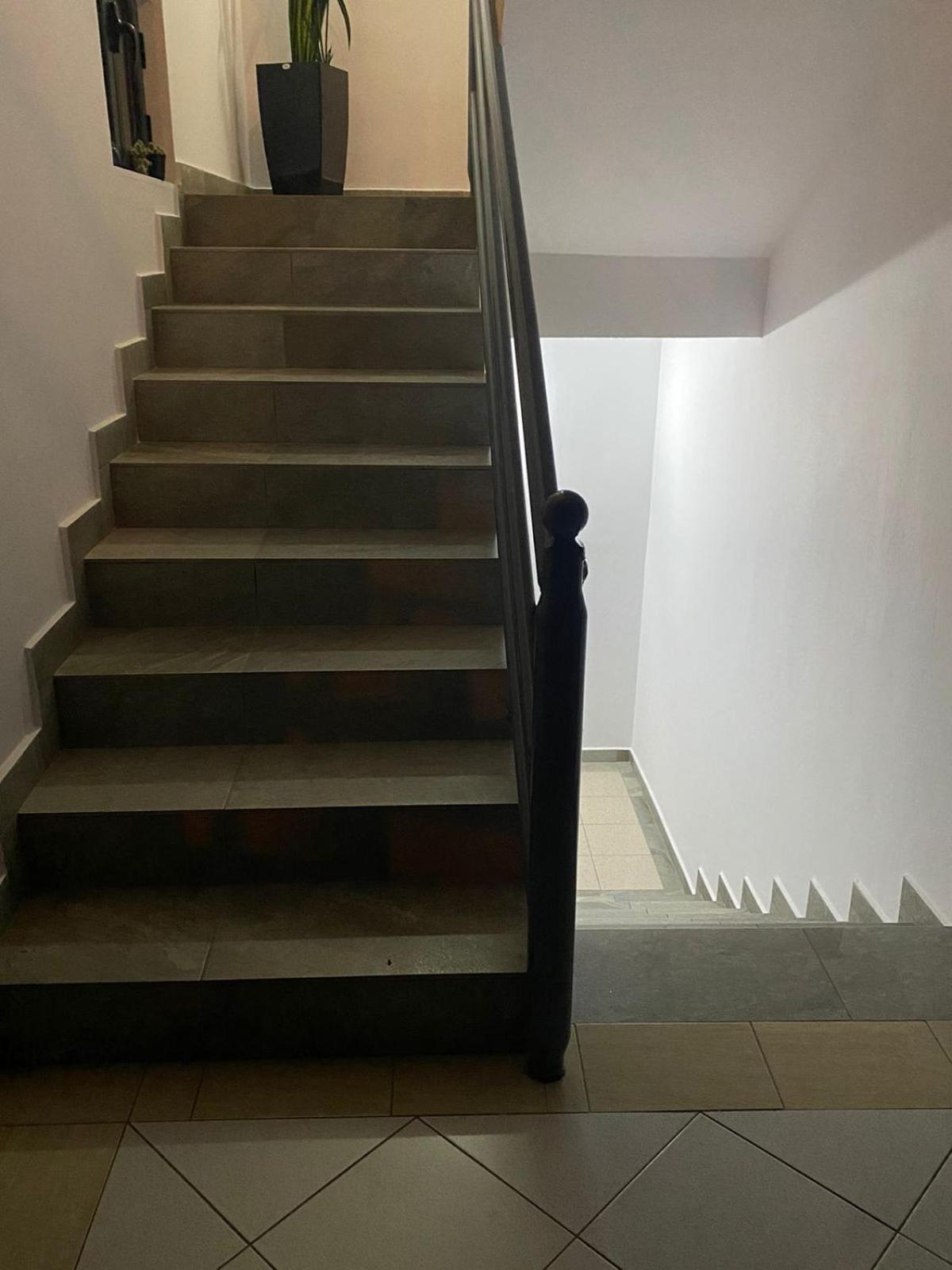 Vila Ajdinaj بيرات المظهر الخارجي الصورة